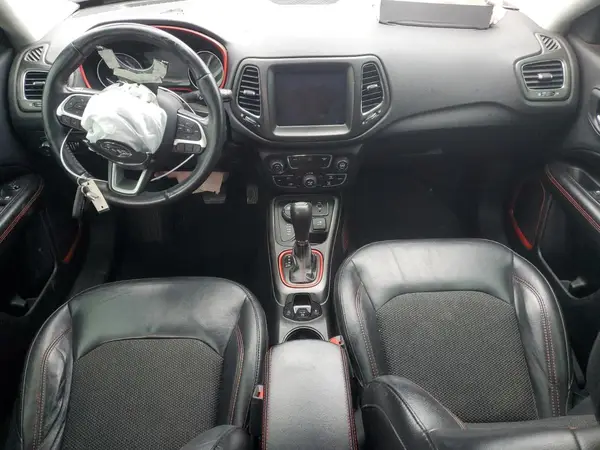 3C4NJDDB8JT417439 2018 JEEP COMPASS - Image 8