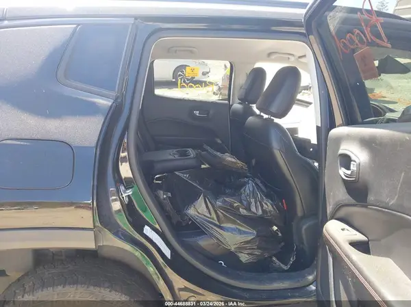3C4NJDDB8JT451509 2018 JEEP COMPASS - Image 8