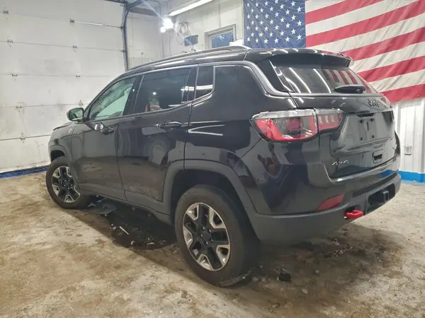 3C4NJDDB8JT457715 2018 JEEP COMPASS - Image 2