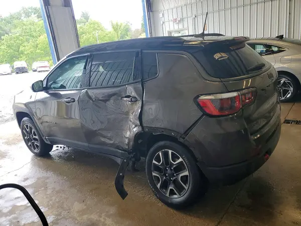 3C4NJDDB8JT479164 2018 JEEP COMPASS - Image 2