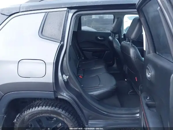 3C4NJDDB8JT485871 2018 JEEP COMPASS - Image 8