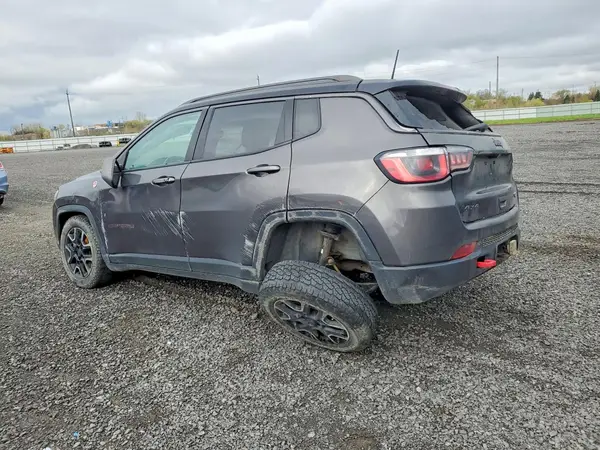 3C4NJDDB8JT493534 2018 JEEP COMPASS - Image 2
