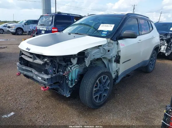 3C4NJDDB8KT597782 2019 JEEP COMPASS - Image 2