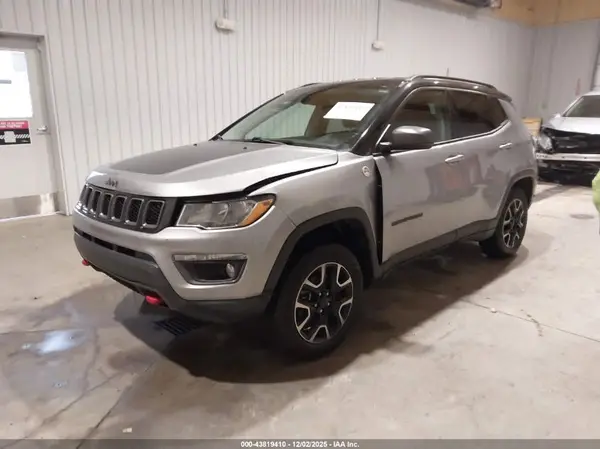 3C4NJDDB8KT619392 2019 JEEP COMPASS - Image 2