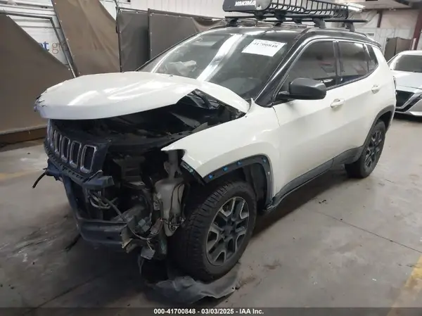 3C4NJDDB8KT668110 2019 JEEP COMPASS - Image 2