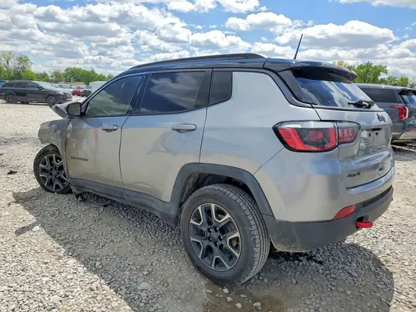 3C4NJDDB8KT671038 2019 JEEP COMPASS - Image 2
