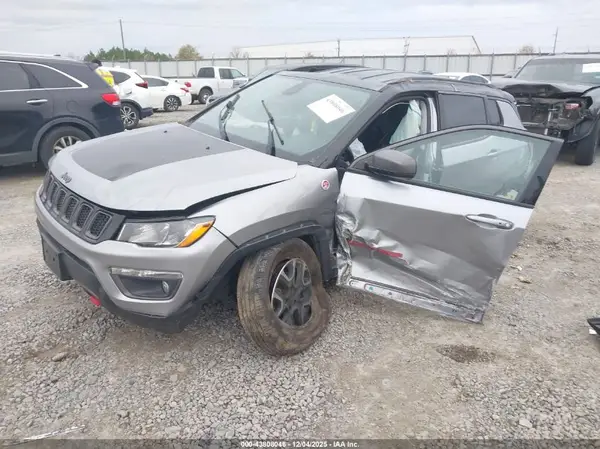 3C4NJDDB8KT671153 2019 JEEP COMPASS - Image 2