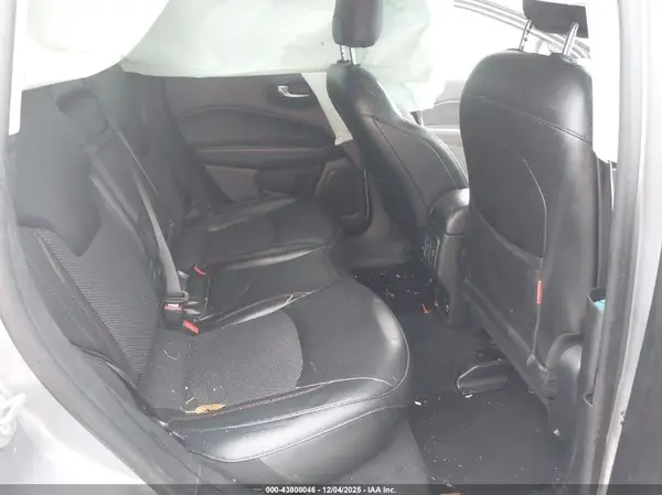 3C4NJDDB8KT671153 2019 JEEP COMPASS - Image 8