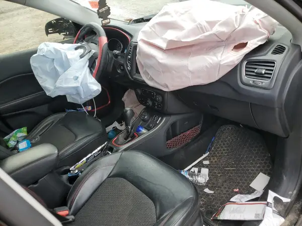 3C4NJDDB8KT671539 2019 JEEP COMPASS - Image 8