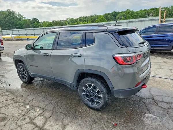 3C4NJDDB8KT690608 2019 JEEP COMPASS - Image 2