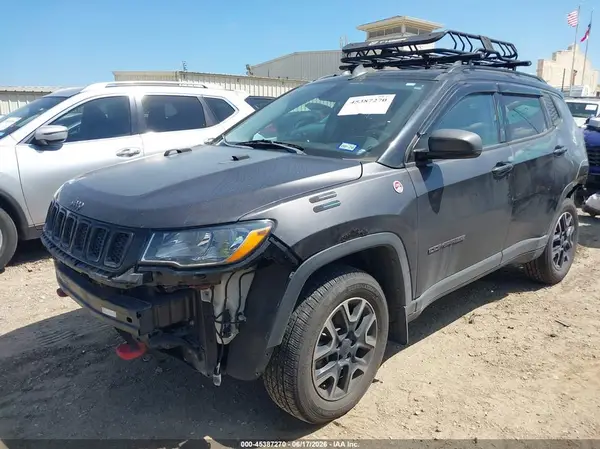 3C4NJDDB8KT721811 2019 JEEP COMPASS - Image 2