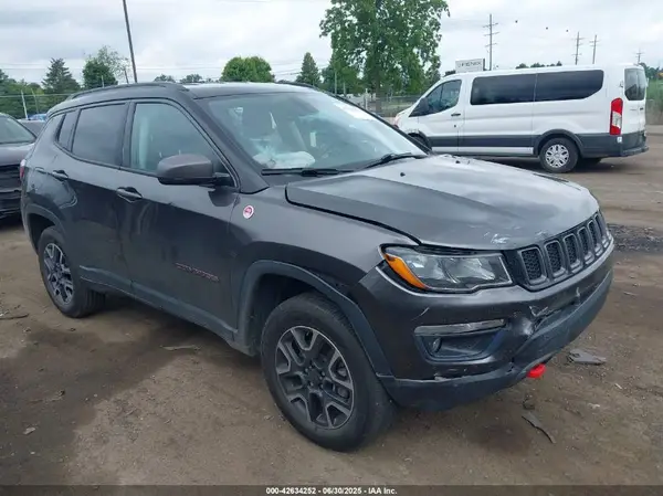 3C4NJDDB8KT722053 2019 JEEP COMPASS - Image 1