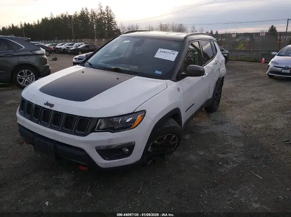 3C4NJDDB8KT722084 2019 JEEP COMPASS - Image 2