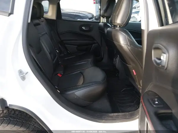 3C4NJDDB8KT722084 2019 JEEP COMPASS - Image 8