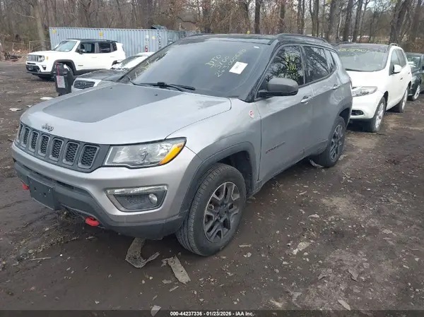 3C4NJDDB8KT744831 2019 JEEP COMPASS - Image 2
