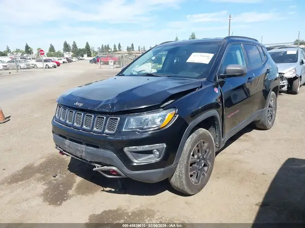 3C4NJDDB8KT748118 2019 JEEP COMPASS - Image 2