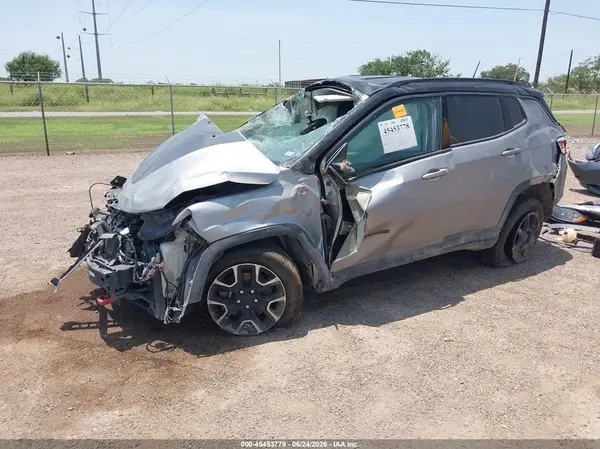 3C4NJDDB8KT795276 2019 JEEP COMPASS - Image 2