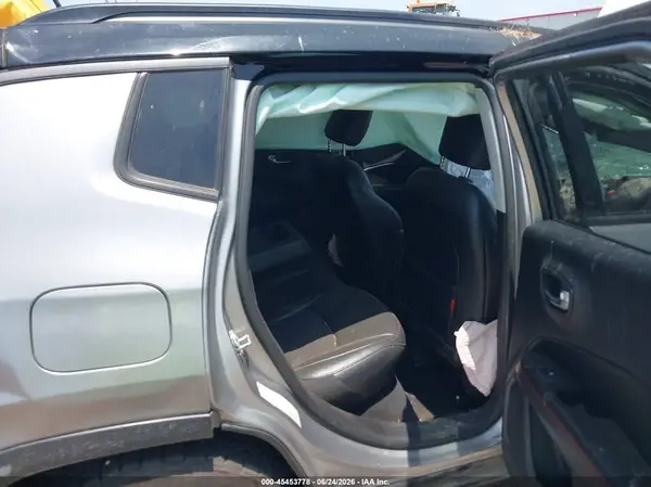 3C4NJDDB8KT795276 2019 JEEP COMPASS - Image 8