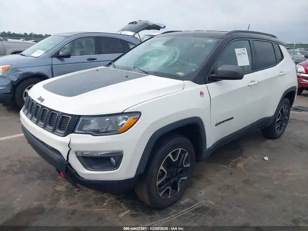 3C4NJDDB8KT795827 2019 JEEP COMPASS - Image 2