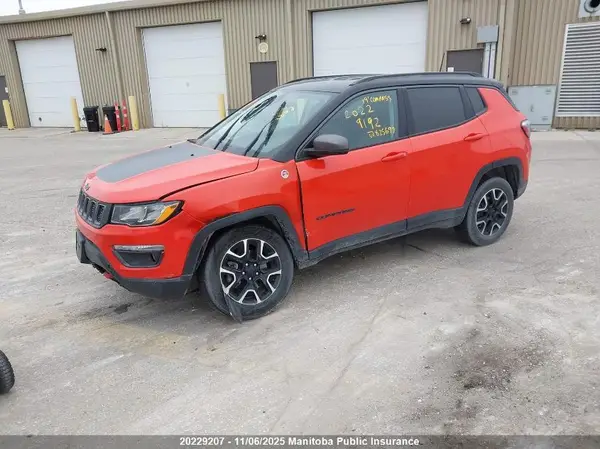 3C4NJDDB8KT825697 2019 JEEP COMPASS - Image 2