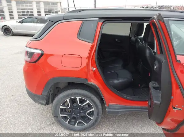 3C4NJDDB8KT825697 2019 JEEP COMPASS - Image 8