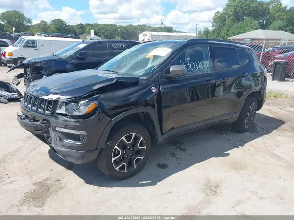3C4NJDDB8KT840443 2019 JEEP COMPASS - Image 2