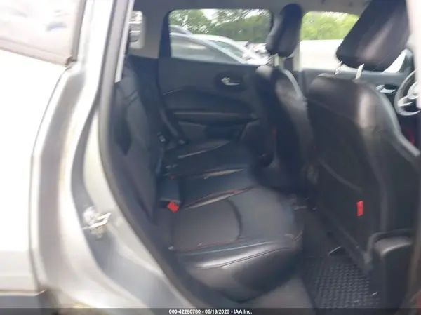 3C4NJDDB8LT112042 2020 JEEP COMPASS - Image 8