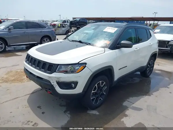 3C4NJDDB8LT163069 2020 JEEP COMPASS - Image 2