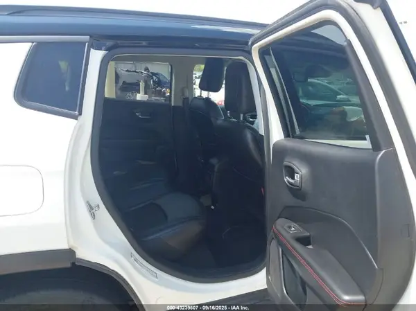 3C4NJDDB8LT189557 2020 JEEP COMPASS - Image 8