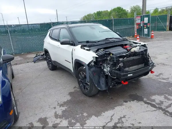 3C4NJDDB8LT195584 2020 JEEP COMPASS - Image 1