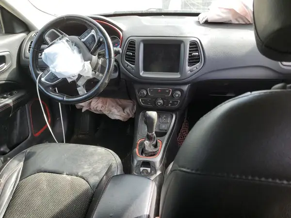 3C4NJDDB8LT196170 2020 JEEP COMPASS - Image 8