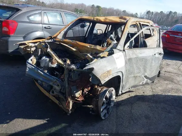 3C4NJDDB8LT203487 2020 JEEP COMPASS - Image 2