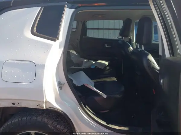 3C4NJDDB8LT207880 2020 JEEP COMPASS - Image 8