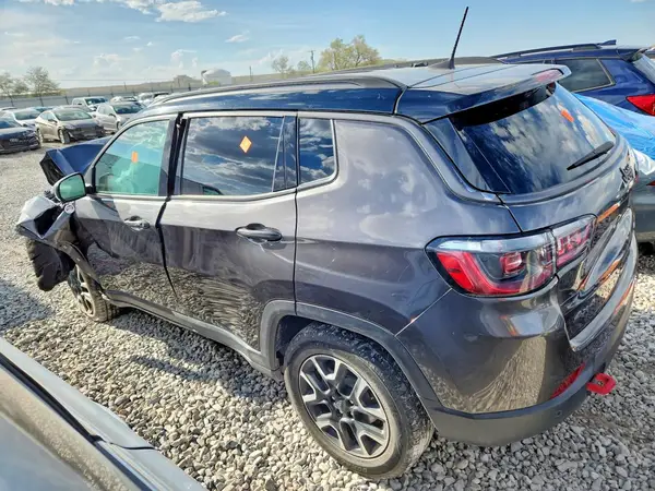 3C4NJDDB8MT590866 2021 JEEP COMPASS - Image 2