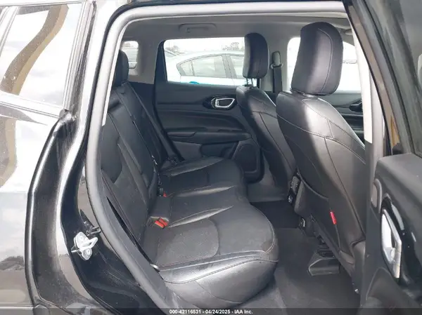 3C4NJDDB8NT107992 2022 JEEP COMPASS - Image 8