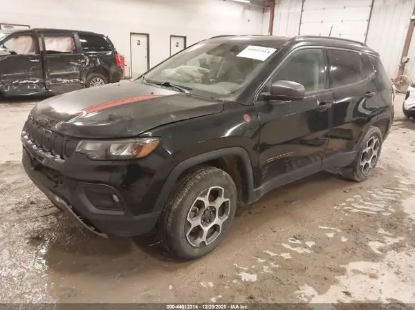 3C4NJDDB8NT132696 2022 JEEP COMPASS - Image 2