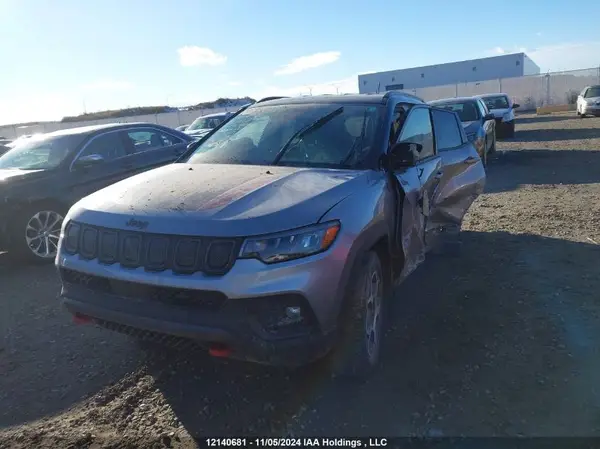 3C4NJDDB8NT133525 2022 JEEP COMPASS - Image 2