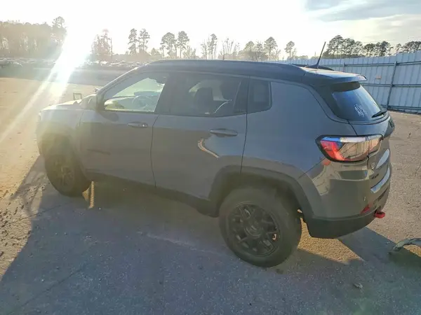 3C4NJDDB8NT153273 2022 JEEP COMPASS - Image 2