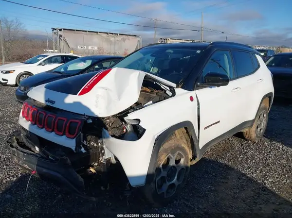 3C4NJDDB8NT205369 2022 JEEP COMPASS - Image 2