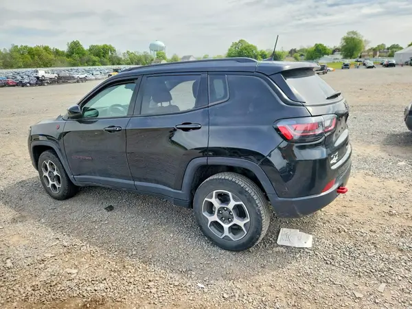3C4NJDDB8NT226514 2022 JEEP COMPASS - Image 2