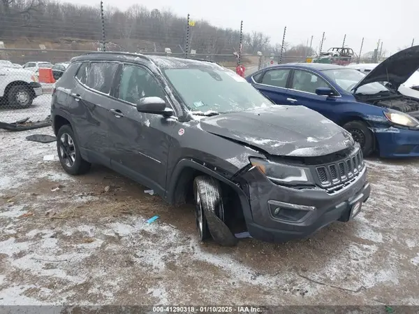 3C4NJDDB9HT640910 2017 JEEP COMPASS - Image 1