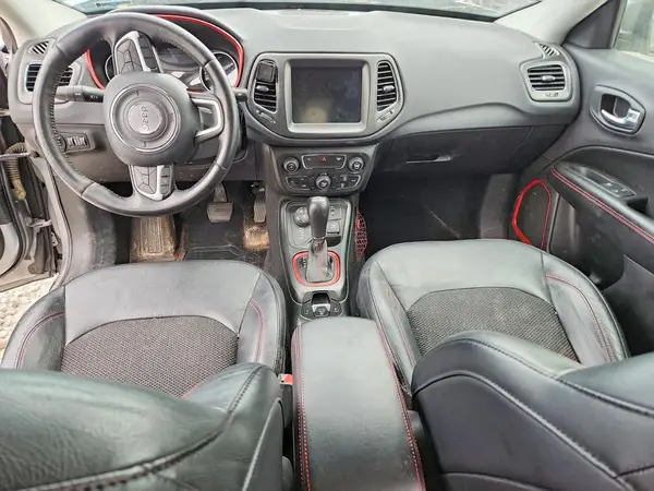 3C4NJDDB9HT660266 2017 JEEP COMPASS - Image 8