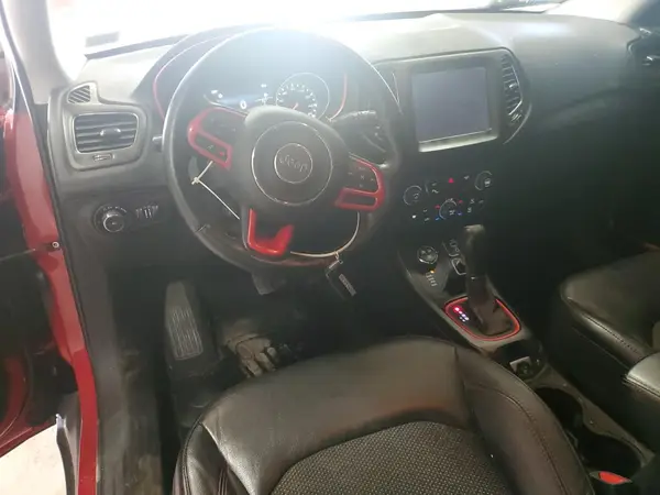 3C4NJDDB9JT117084 2018 JEEP COMPASS - Image 8