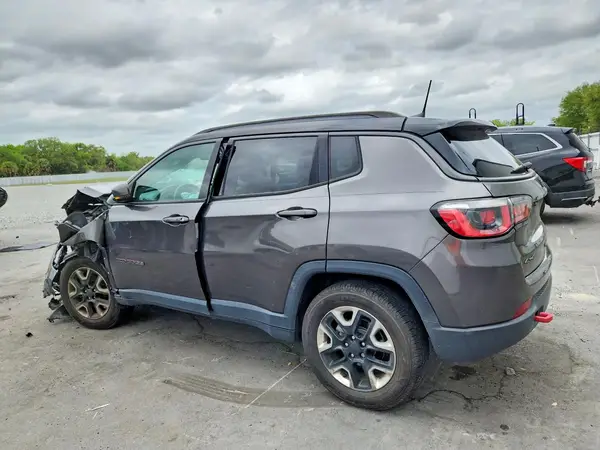 3C4NJDDB9JT130627 2018 JEEP COMPASS - Image 2