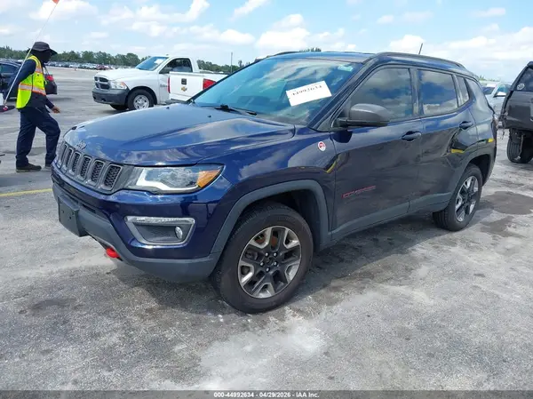 3C4NJDDB9JT131857 2018 JEEP COMPASS - Image 2