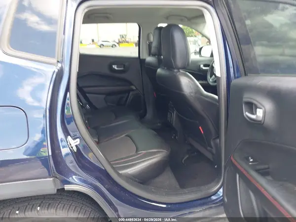 3C4NJDDB9JT131857 2018 JEEP COMPASS - Image 8