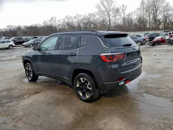 3C4NJDDB9JT163076 2018 JEEP COMPASS - Image 2