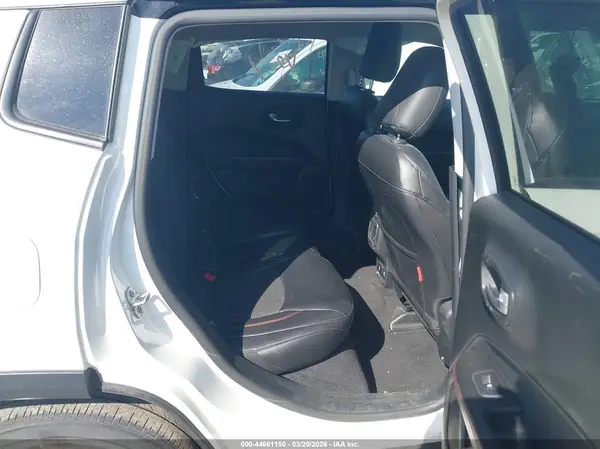 3C4NJDDB9JT163496 2018 JEEP COMPASS - Image 8