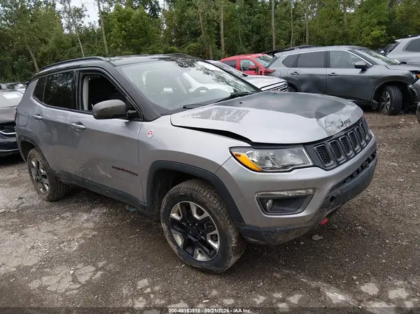3C4NJDDB9JT174725 2018 JEEP COMPASS - Image 1
