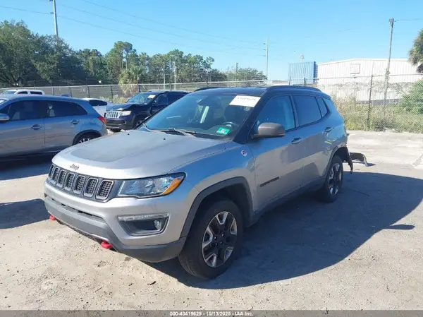 3C4NJDDB9JT199074 2018 JEEP COMPASS - Image 2
